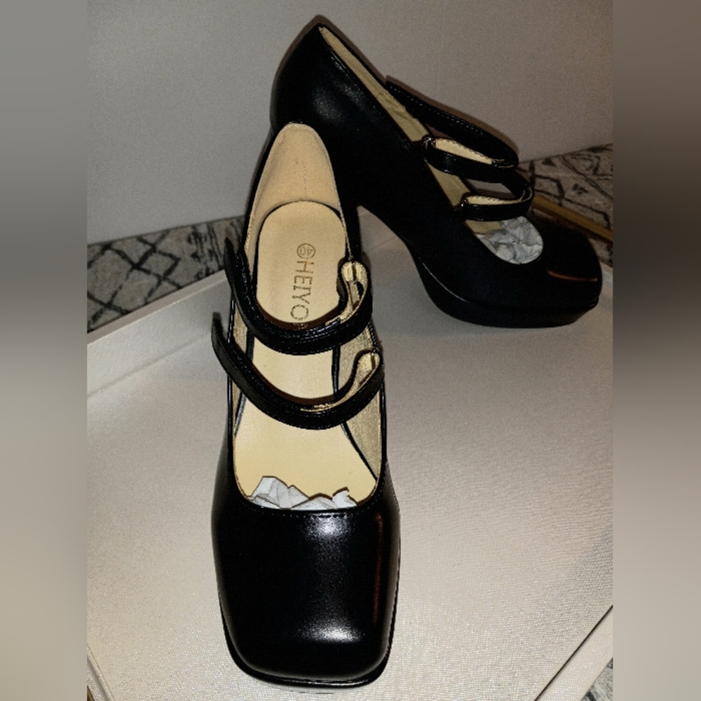 HEIYOM Black Square Toe and Heel with double velcro Straps!!! Super Cute!!!!!!